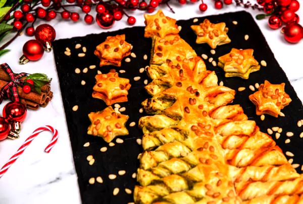 Ялинка з листкового тіста - смачний рецепт швидкого святкового десерту 